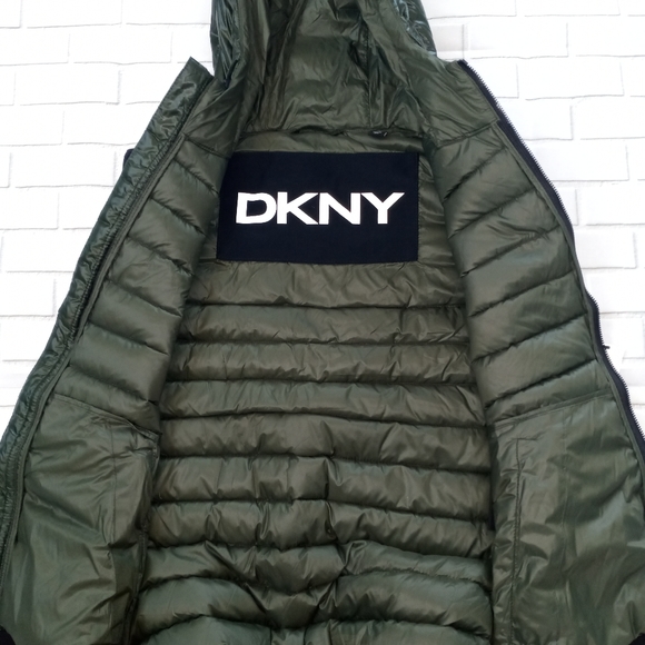 NWT DKNY Men’s Hooded Vest Jacket Puffer Sleeveless Size Small Green. - Picture 12 of 13